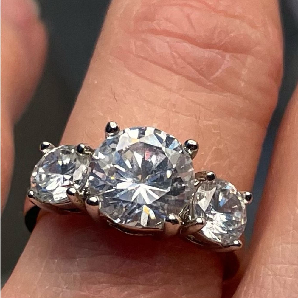 Three stone cubic zirconia ring I think it is a size 6?